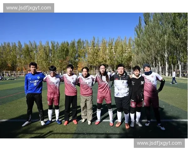 激情四溢大学生足球赛燃烧青春拼搏梦想精彩纷呈